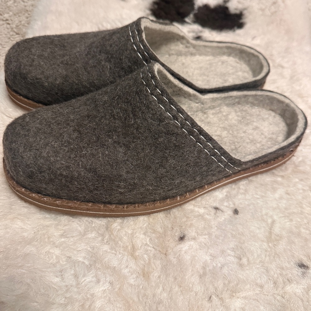 Felt slippers